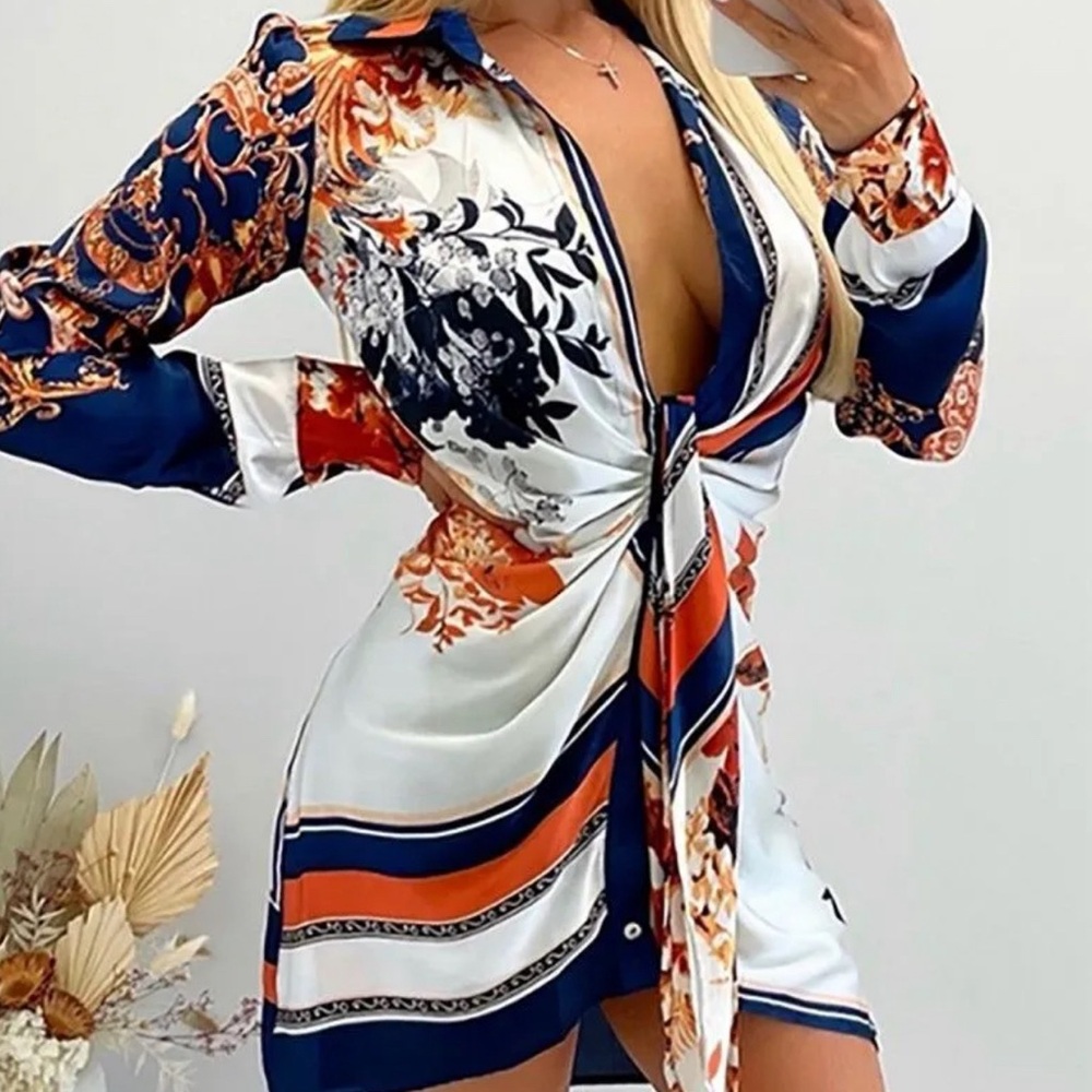 Button gown - Picture 2 of 2